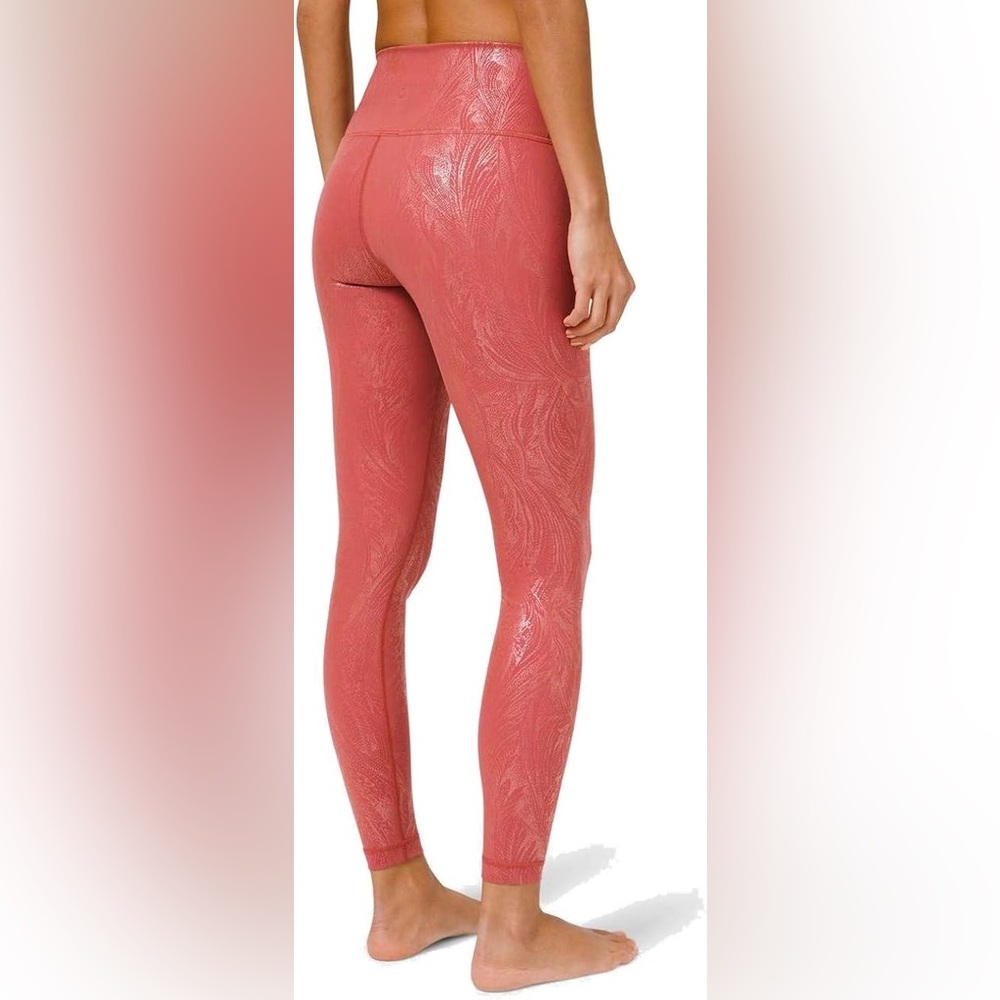 Size 4 special edition lululemon leggings. Worn once  Perfect condition 28”